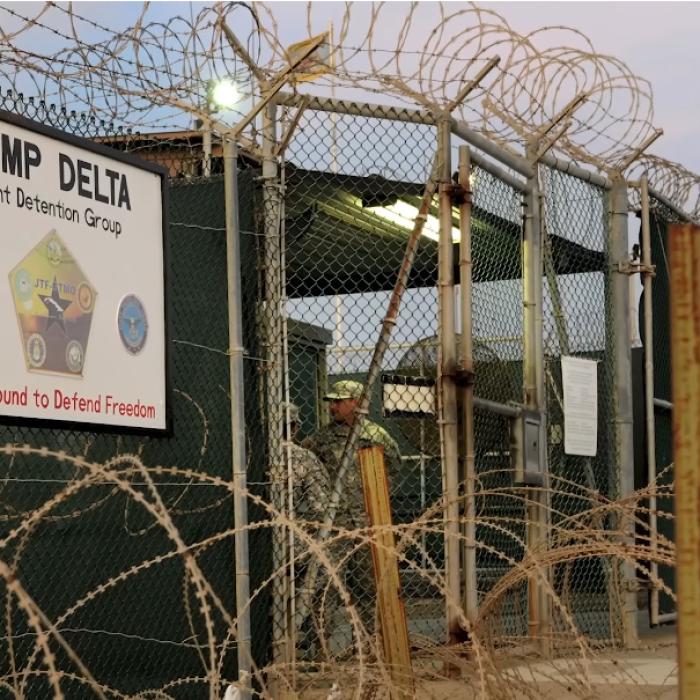 Decizie fără precedent a administrației Trump: 100 de români vor fi transferați în Cuba, la Guantanamo, alături de alți cetățeni europeni