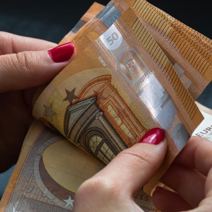 Italia anunță un bonus unic de 480 de euro pentru mamele care lucrează. Cum se încasează