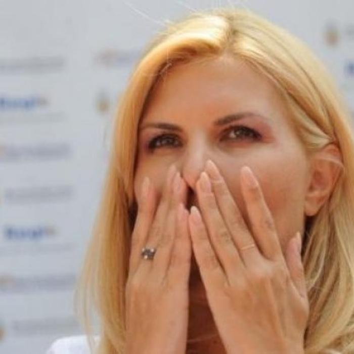 Elena Udrea, dusă de urgență la spital: preluată cu ambulanța de la Penitenciarul Târgșor