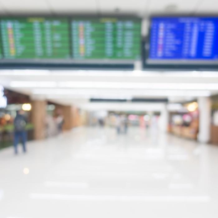 Aproape 1.000 de zboruri au fost anulate joi în Franţa din cauza grevei controlorilor de trafic aerian