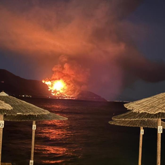 Incendiu puternic în Thassos. Turiștii sunt îndemnați la calm. Dan Drăgan: "Nu a fost emisă alertă de evacuare și nu e afectată nicio cazare"