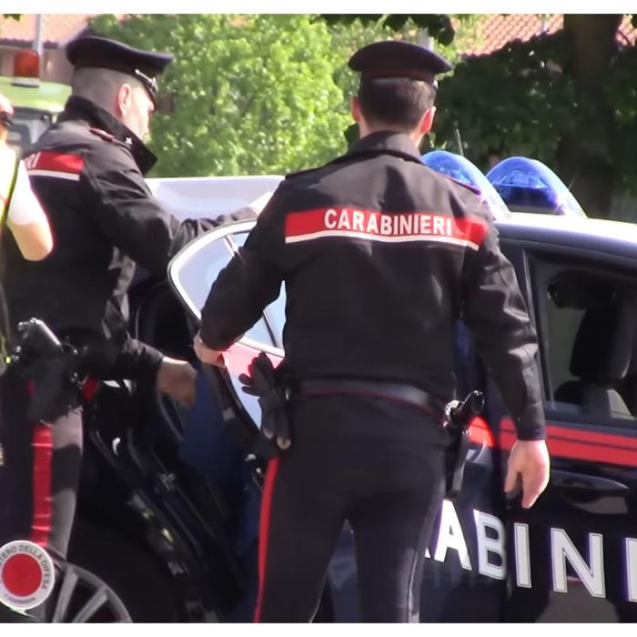 Cinci români au fost ridicați de poliție în Italia după o bătaie violentă în plină stradă. Trecătorii au fugit speriați