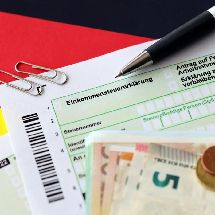Românii din Germania plătesc printre cele mai mari taxe și impozite din UE. Cei cu venituri mici nu sunt protejați deloc