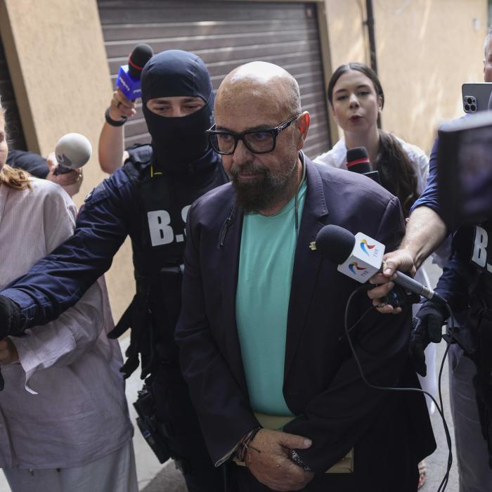 Piedone, suspendat din funcția de la ANPC. Noi detalii: a sunat de pe telefonul șoferului pentru că "i se descărcase bateria"