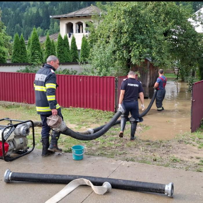 Inundațiile au făcut prăpăd în Neamţ: 243 gospodării afectate; aproape o mie de persoane au fost evacuate