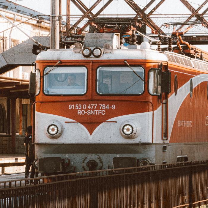 CFR Călători scumpește biletele de tren. Compania dă vina pe creșterea TVA-ului