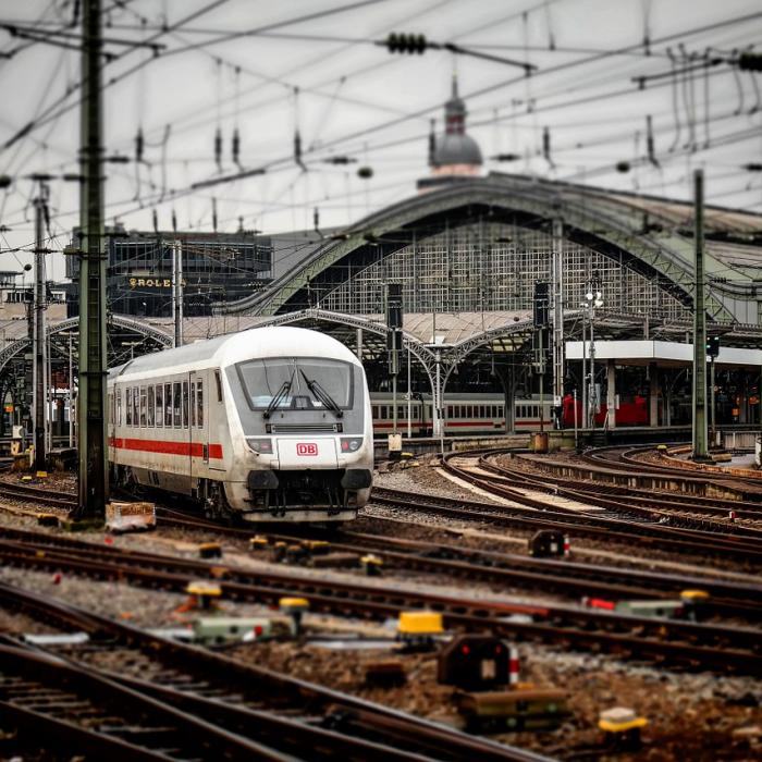 Trafic feroviar complet paralizat în Germania. Poliția investighează un posibil sabotaj