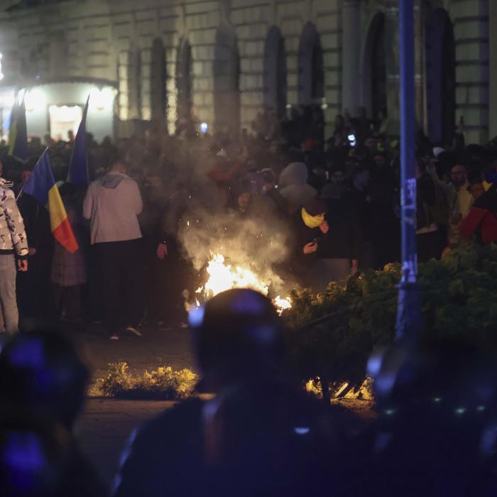 19 susținători ai lui Georgescu, trimiși în judecată după violenţele de la BEC din luna martie