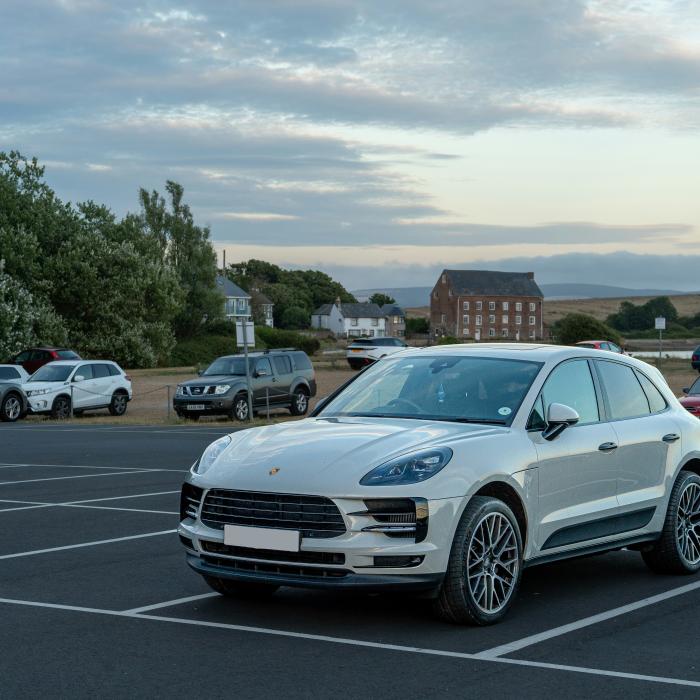 Noua escrocherie din Spania care golește buzunarele șoferilor. Poliția avertizează românii: nu acceptați ajutor!