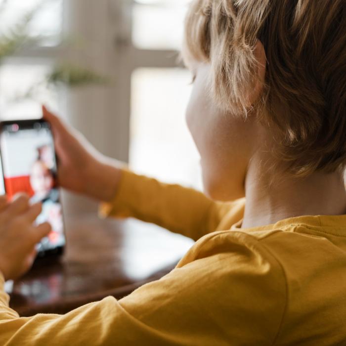 Un oraș din Japonia vrea să limiteze smartphone-urile la doar două ore pe zi