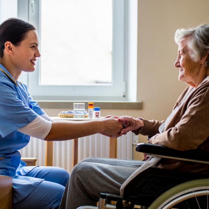 Ce pensie va avea o îngrijitoare româncă după 20 de ani de muncă în Germania sau Austria