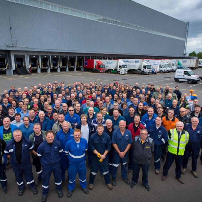 SUA au arestat aproape 500 de muncitori de la o mare fabrică de mașini 