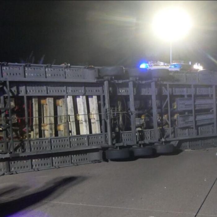 Un român a blocat complet o autostradă din Germania, după ce a pierdut pe drum remorca pe care transporta un microbuz 
