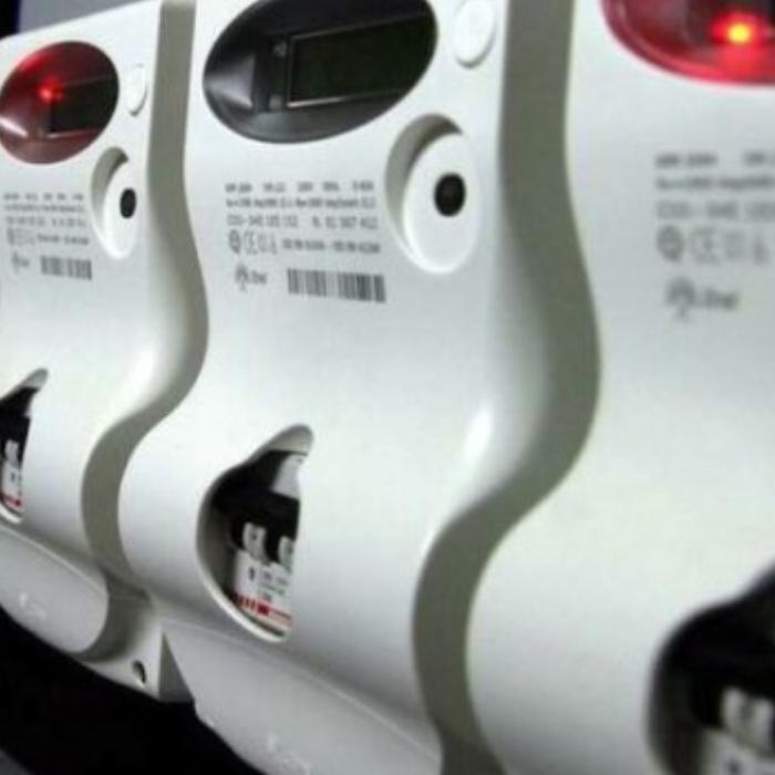 Un român din Italia s-a legat ilegal la rețeaua de curent. A "manevrat" contorul astfel încât să nu plătească nimic