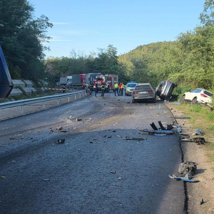 Accident cumplit în Bulgaria, lângă Veliko Târnovo: doi români au murit pe loc, al treilea este grav rănit
