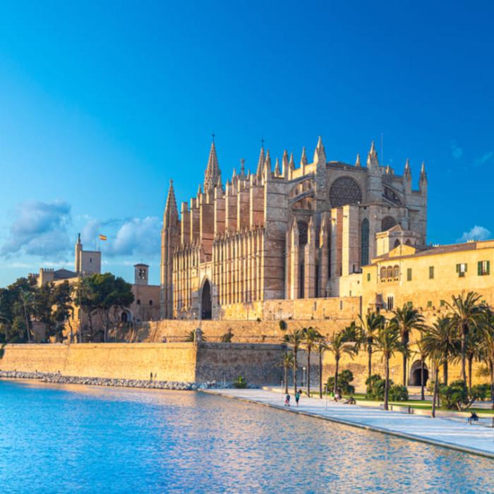 Insule spaniole pentru toate gusturile: Palma de Mallorca vs. Tenerife 