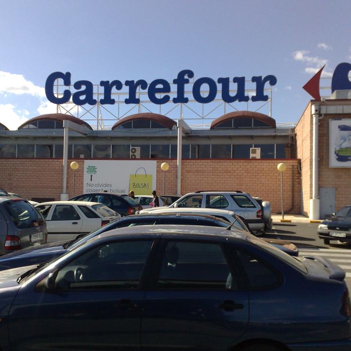 Carrefour vinde toate magazinele dintr-o mare țară din Europa de Est, după un "eșec total"
