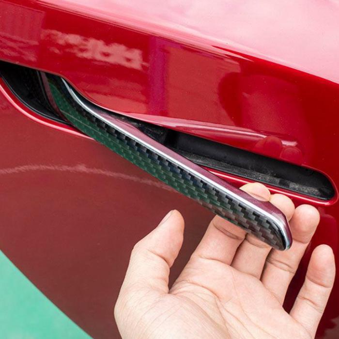 Tesla reproiectează mecanismului de deschidere a ușilor pentru a evita situațiile dramatice în care pasagerii rămân blocați în vehicule