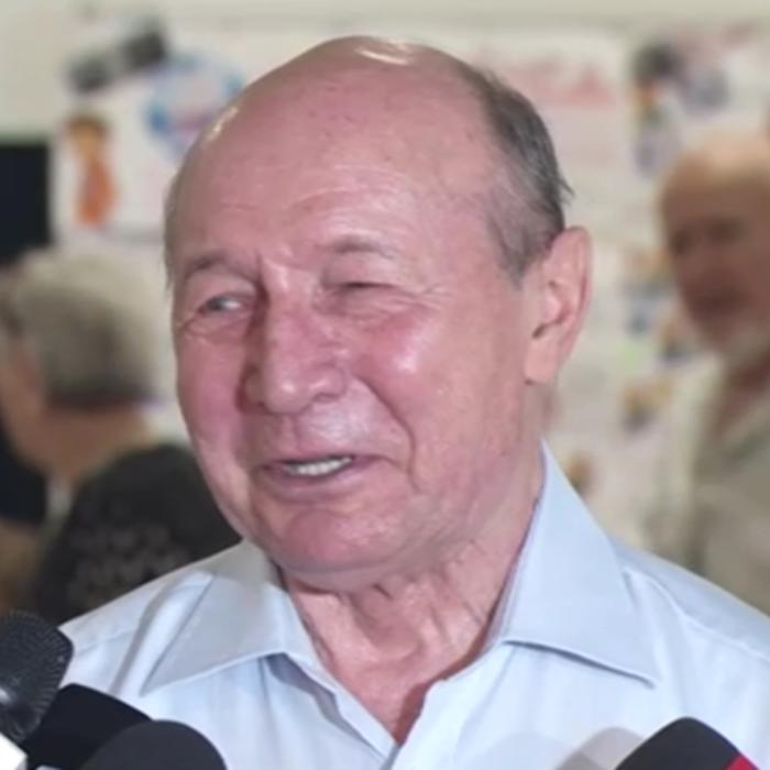 Traian Băsescu cere guvernanților armata obligatorie pentru tineri