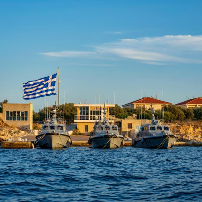 Doi români, arestați în Grecia pentru spionaj. Au fost prinși cu câteva fotografii 