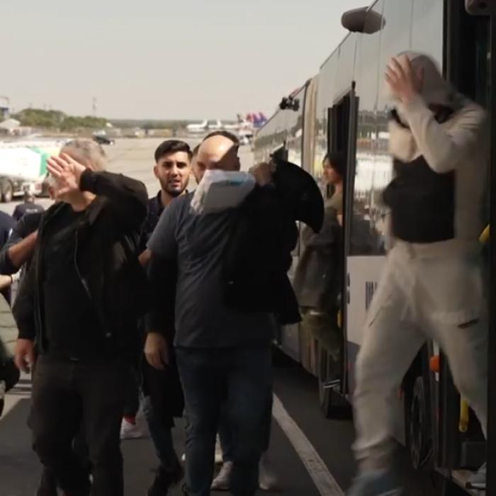 Anglia a deportat 47 de infractori români. Autorităţile le-au oferit şi carduri cu 2.000 de lire - VIDEO