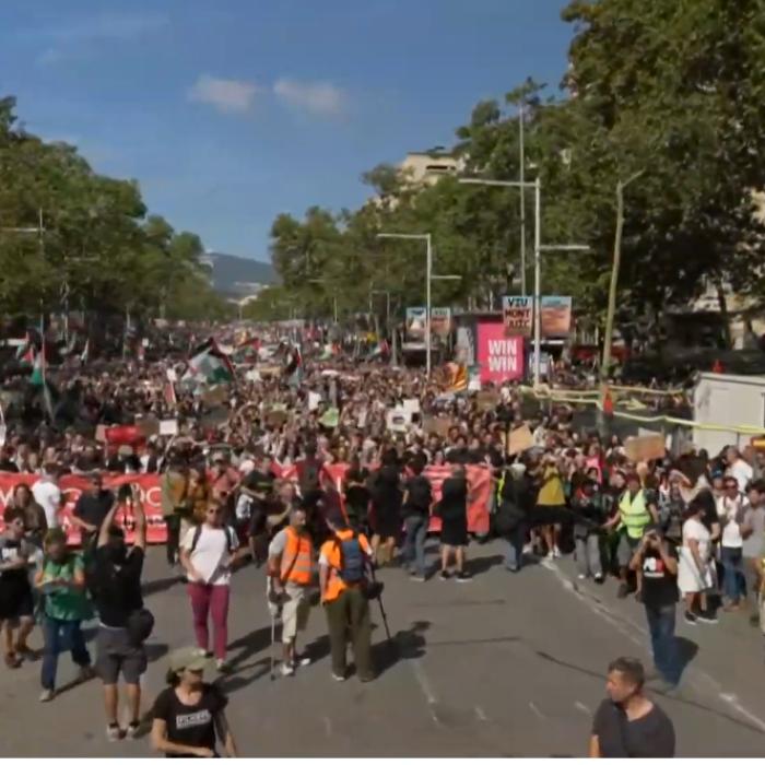 Opt persoane arestate şi 20 de poliţişti răniţi în ciocnirile dintre protestatari pro-palestinieni şi poliţie la Barcelona