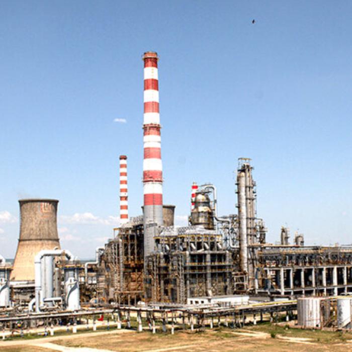 Lukoil oprește complet rafinăria de la Ploiești timp de 45 de zile