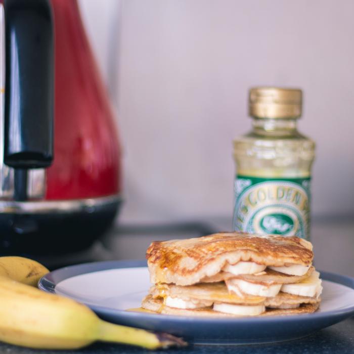 Clătite cu ciocolată și banane - o gustare ieftină și delicioasă pentru weekend