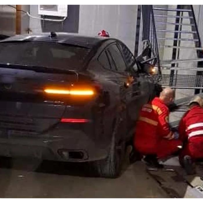 O judecătoare pensionată la 49 de ani a ucis un tânăr în scaunul cu rotile după ce l-a lovit cu BMV-ul X6 în parcare 