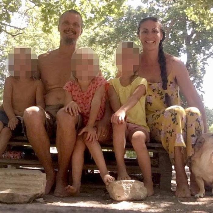 Protest în Italia, după ce autoritățile au luați copiii unei familii care i-a crescut în pădure 