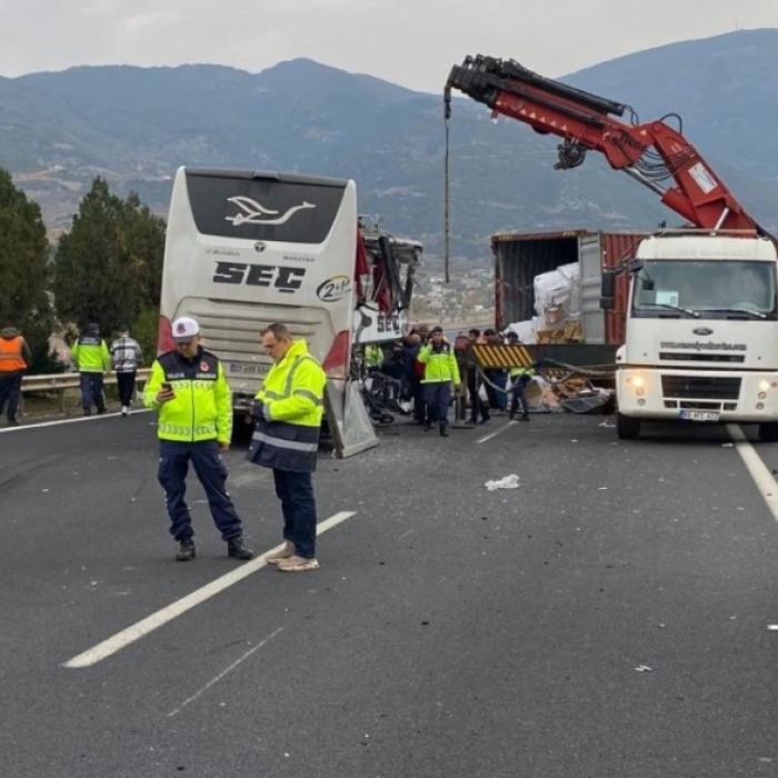 Accident cumplit pe o autostradă din Turcia: 7 morți și 11 răniți