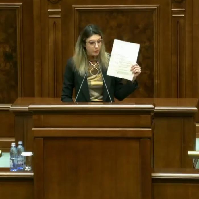 Moţiunea simplă împotriva ministrului Mediului a fost adoptată