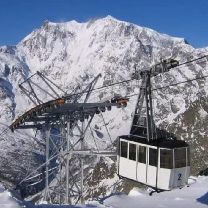 Accident de telecabină în Italia. 100 de oameni blocați pe vârful unui munte