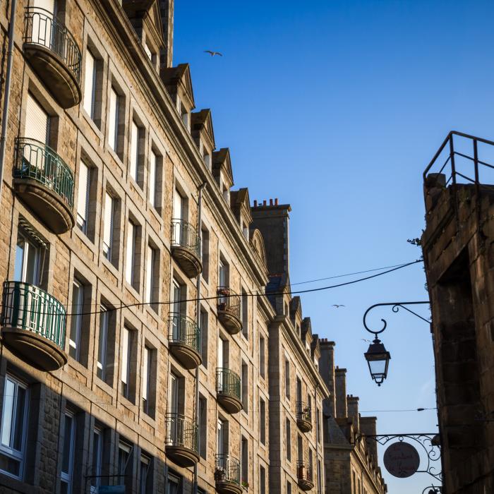 Cei doi români din Germania cu datorii la chirie de peste 100 000 euro lovesc din nou 