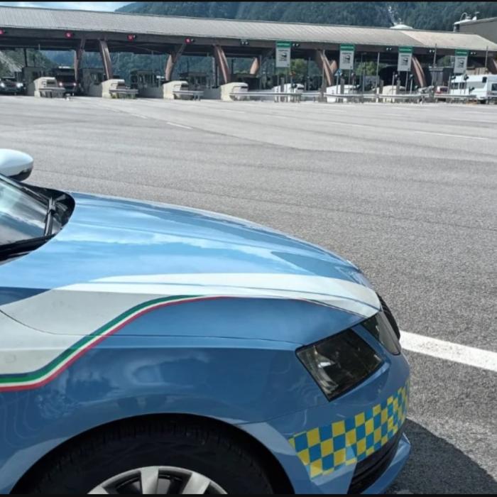 În loc să fie la închisoare, un român se plimba cu autocarul în Italia. Polițiștii l-au găsit din întâmplare