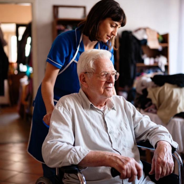 Concediu medical și plată: Ce drepturi au badantele românce din Italia atunci când se îmbolnăvesc