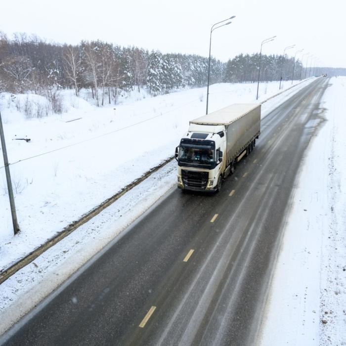 Jaf spectaculos în Franța. Hoți înarmați cu topoare i-au legat pe șoferi și au descărcat marfă de 5 milioane de euro din două TIR-uri