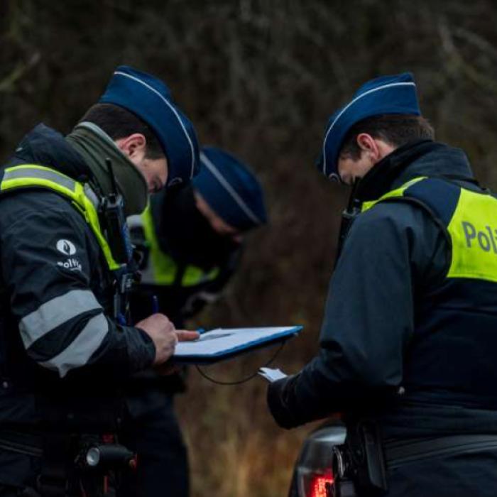 Român condamnat la închisoare în Belgia, după ce a furat sticle de whisky și coniac din propriul camion și le-a vândut în parcare