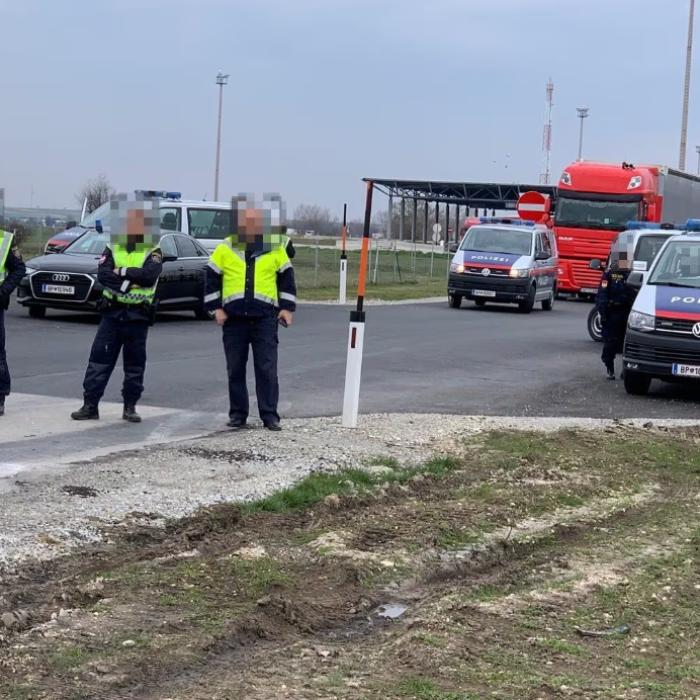 O româncă a născut pe marginea unui drum din Austria, a omorât bebelușul, s-a urcat în autocar și a plecat mai departe