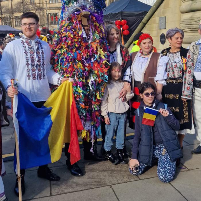 Comunitatea românească din Sheffield, reprezentată pe scena din Peace Gardens cu ocazia celebrării Anului Nou Chinezesc