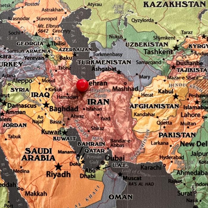 Războiul se extinde: Israelul bombardează Iranul, iar Teheranul amenință cu destabilizarea întregului Golf
