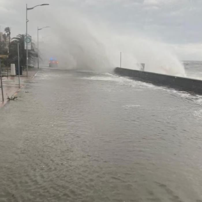 Cod portocaliu: Furtuni puternice și inundații în Calabria și Sicilia. Școlile rămân închise în zeci de localități