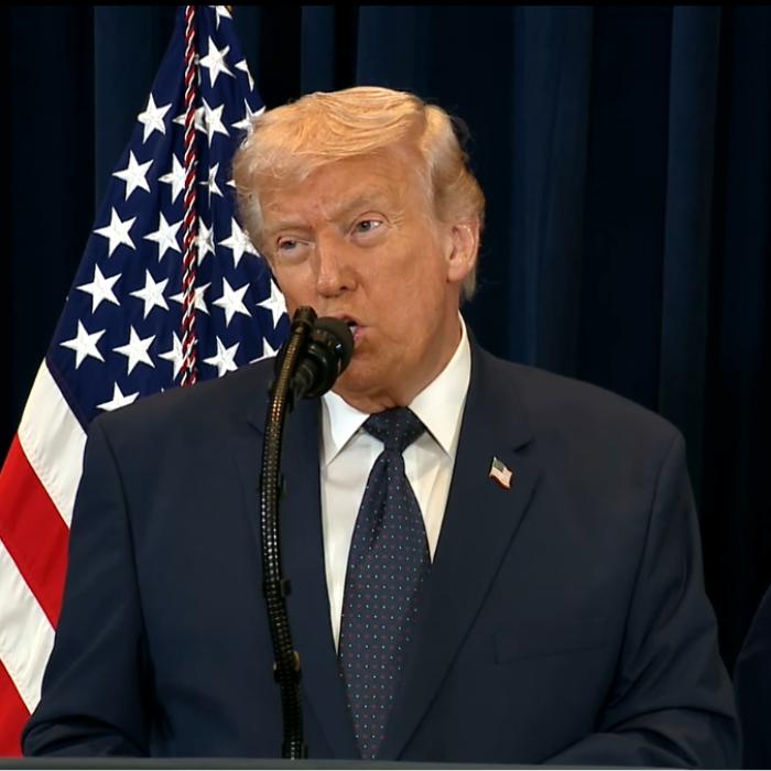 Trump spune că se gândeşte serios să retragă SUA din NATO