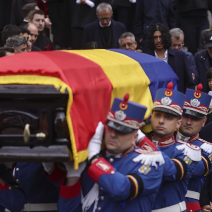 Mircea Lucescu, înmormântat cu onoruri militare. Sute de persoane au participat la slujba de la Biserica Sfântul Elefterie