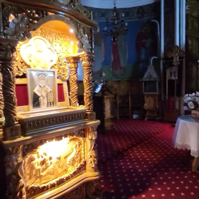 O româncă a fost găsită moartă în anexa unei biserici 