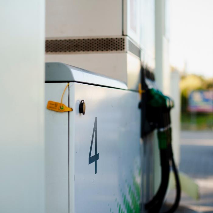 Regula orei 12, introdusă în Germania pentru a tempera creșterea prețurilor a avut efect invers: profituri mai mari, carburanți scumpi