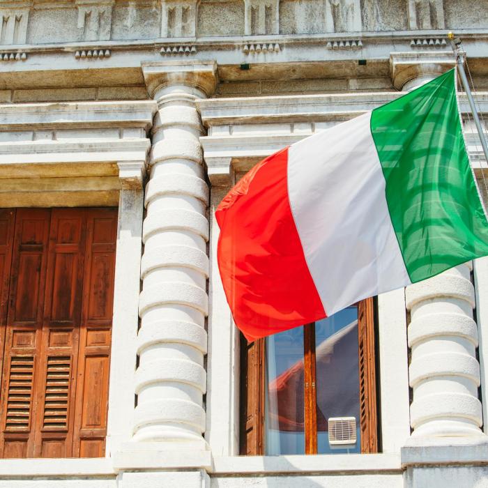 Românii din Roma trimit zeci de milioane de euro către familiile din țară. Statistica arată însă o scădere dramatică în ultimii 10 ani