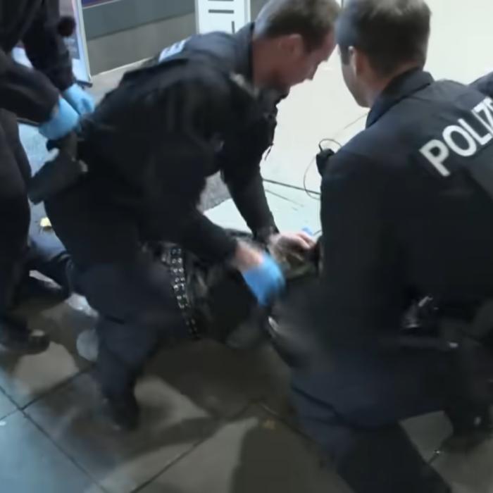 Șofer român de TIR, reținut în Austria. A provocat un șoc polițiștilor, chemați să intervină de urgență