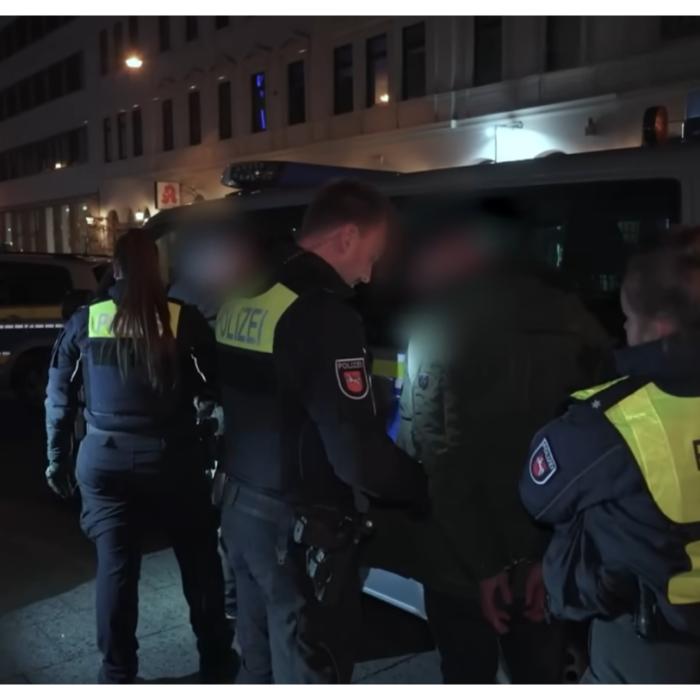 Român și adolescent de 17 ani, arestați în Germania după un atac cu cuțitul asupra unui copil de 13 ani. Victima, în stare gravă
