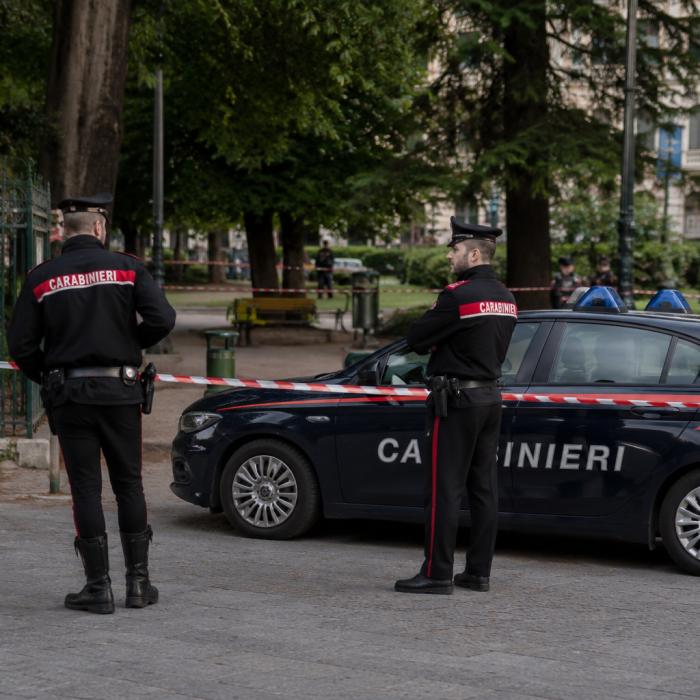 Crimă șocantă în plină zi la Genova. Un bărbat a fost ucis și târât pe stradă, sub privirile trecătorilor